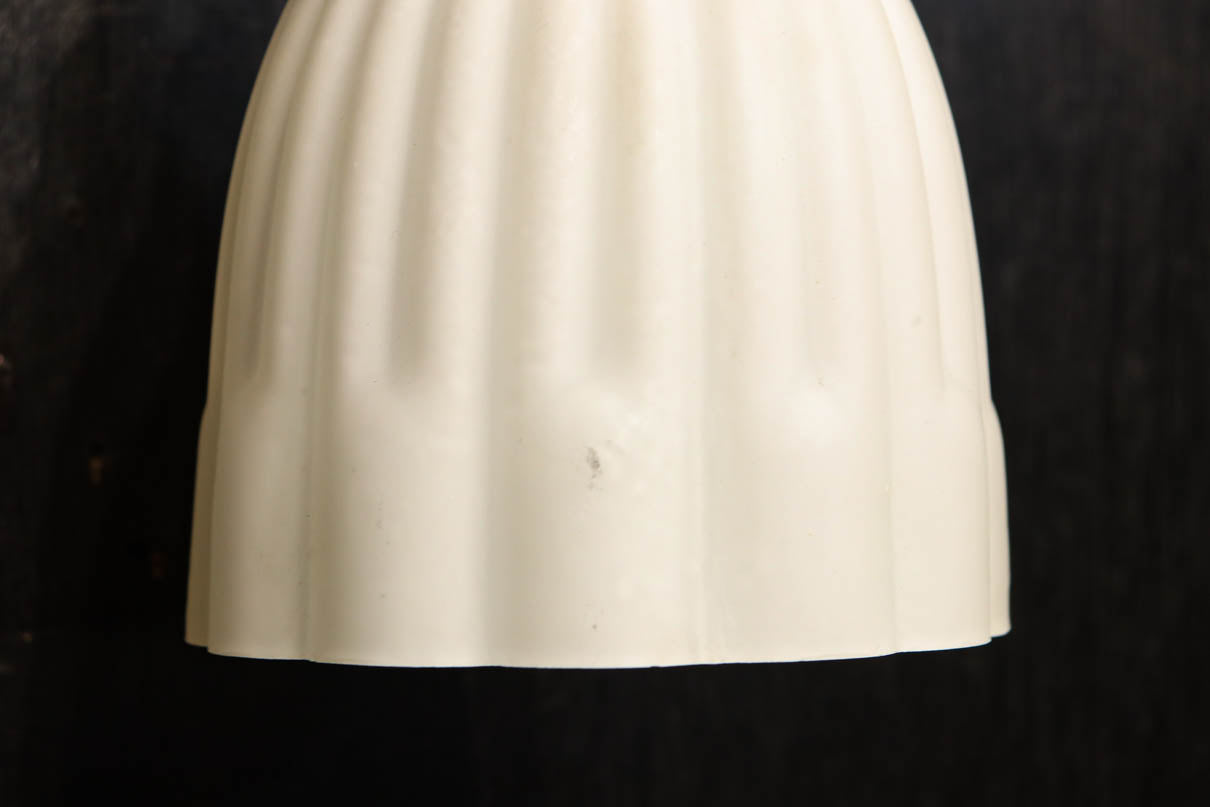 菊菱透かし絵金具とプレス模様の笠で和モダンなブラケット　DC8755