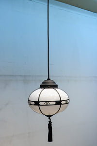 可愛らしい菊菱装飾金具を纏う雪洞型の電笠　DC8757