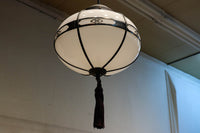 可愛らしい菊菱装飾金具を纏う雪洞型の電笠　DC8757