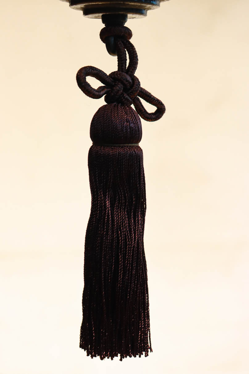 可愛らしい菊菱装飾金具を纏う雪洞型の電笠　DC8757