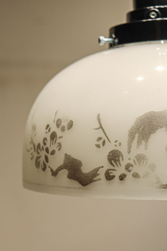 和柄模様を施した風情あるお椀型電笠　DC8758