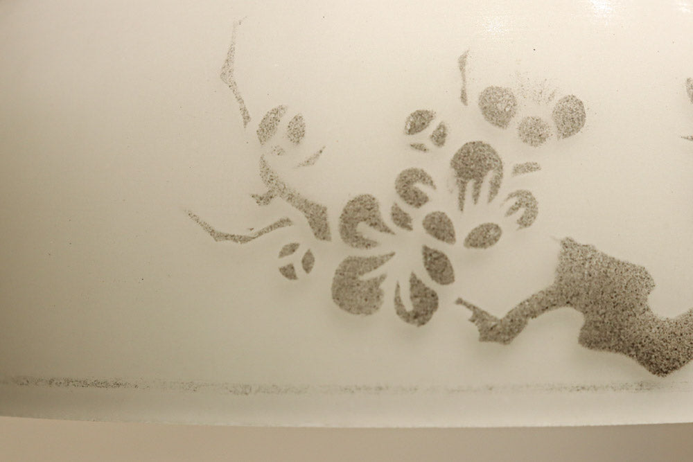 和柄模様を施した風情あるお椀型電笠　DC8758