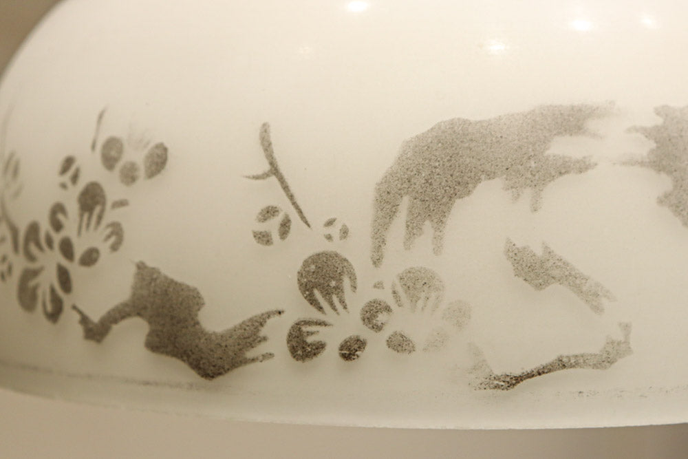 和柄模様を施した風情あるお椀型電笠　DC8758