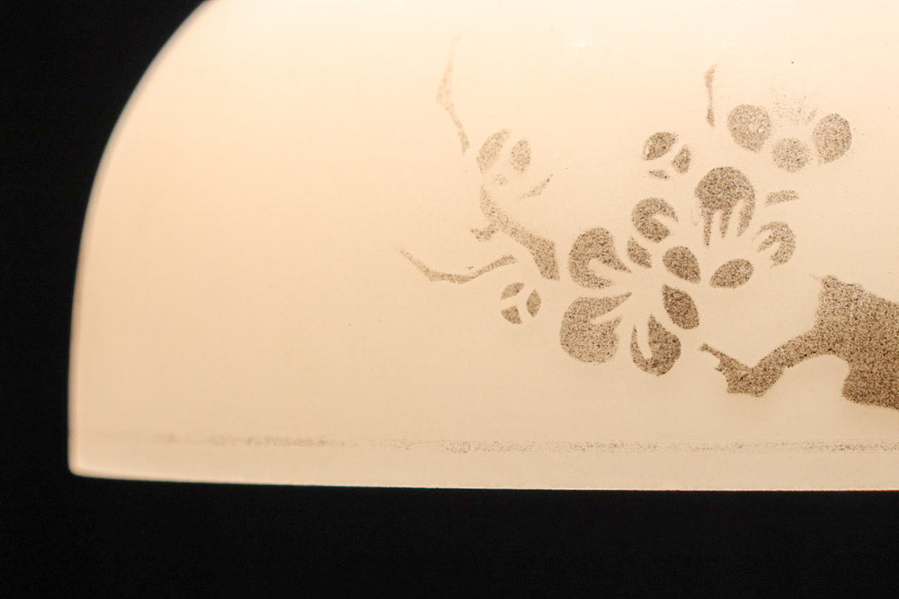 和柄模様を施した風情あるお椀型電笠　DC8758