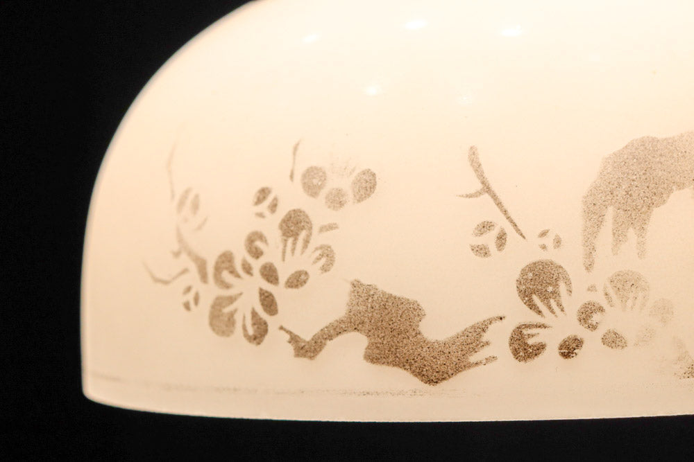 和柄模様を施した風情あるお椀型電笠　DC8758