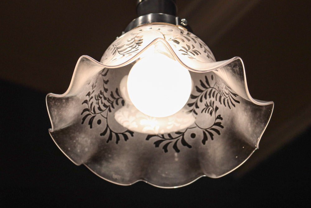 大正浪漫!! 柔らかなフリルの笠から優しい明かりが漏れる電笠　DC8759