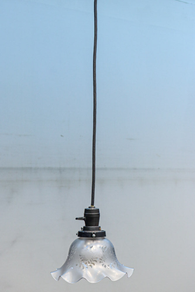 大正浪漫!! 柔らかなフリルの笠から優しい明かりが漏れる電笠　DC8759