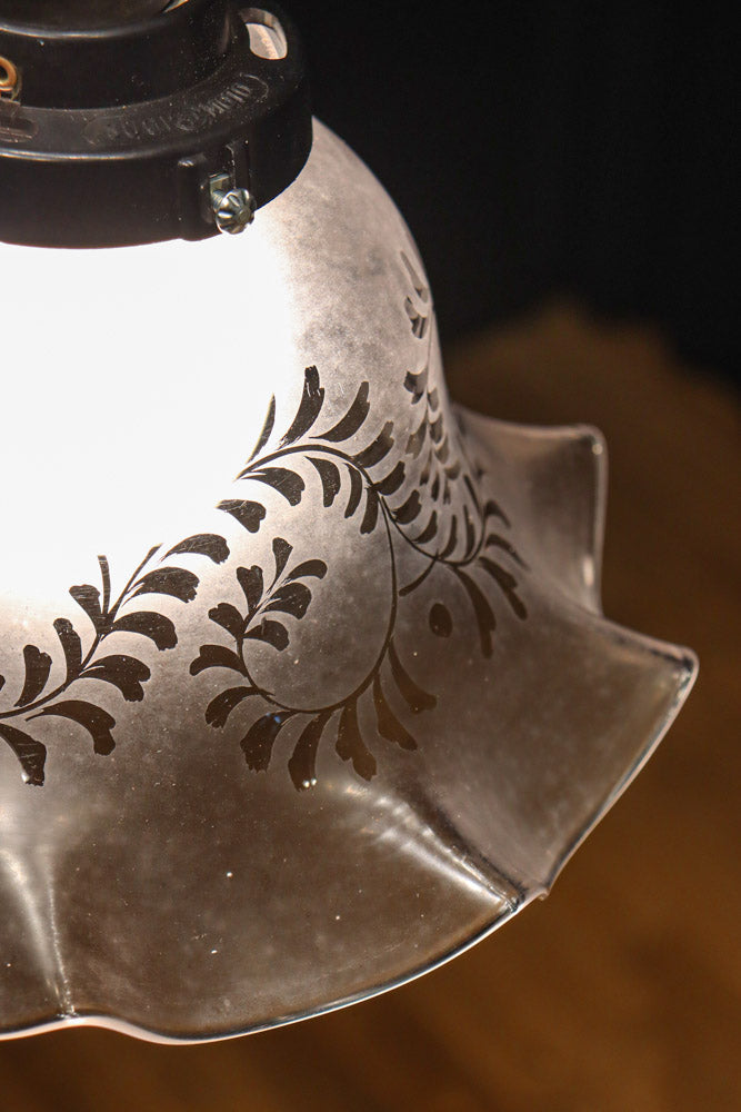 大正浪漫!! 柔らかなフリルの笠から優しい明かりが漏れる電笠　DC8759