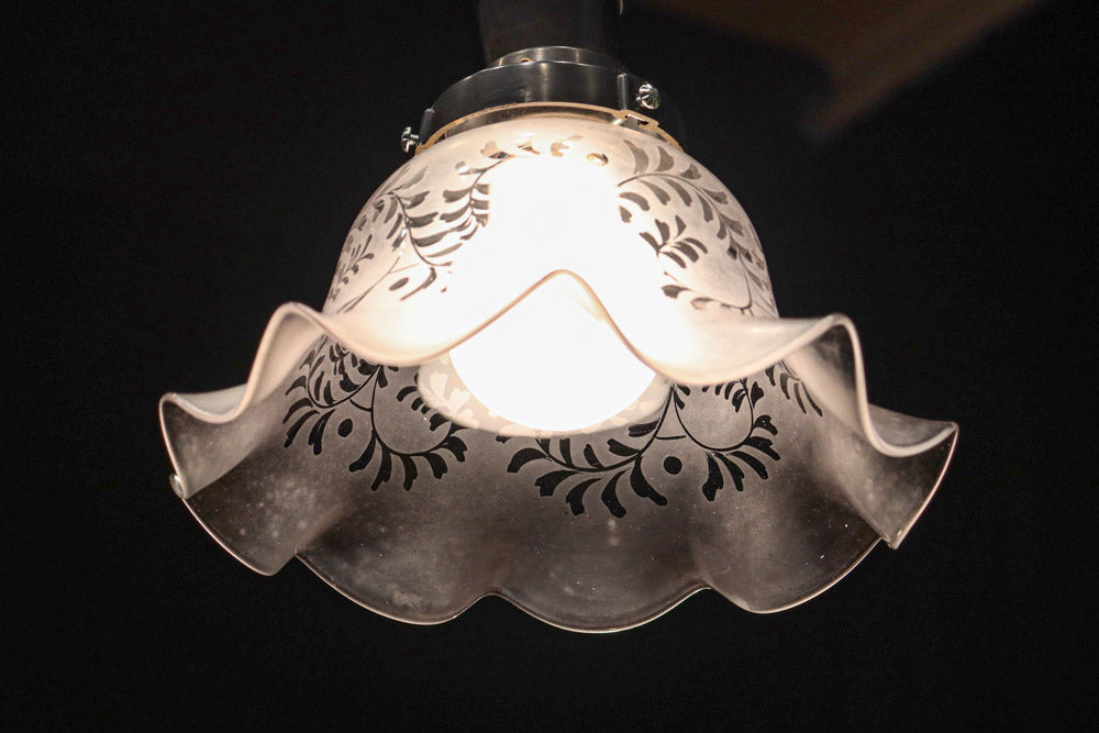 大正浪漫!! 柔らかなフリルの笠から優しい明かりが漏れる電笠　DC8759