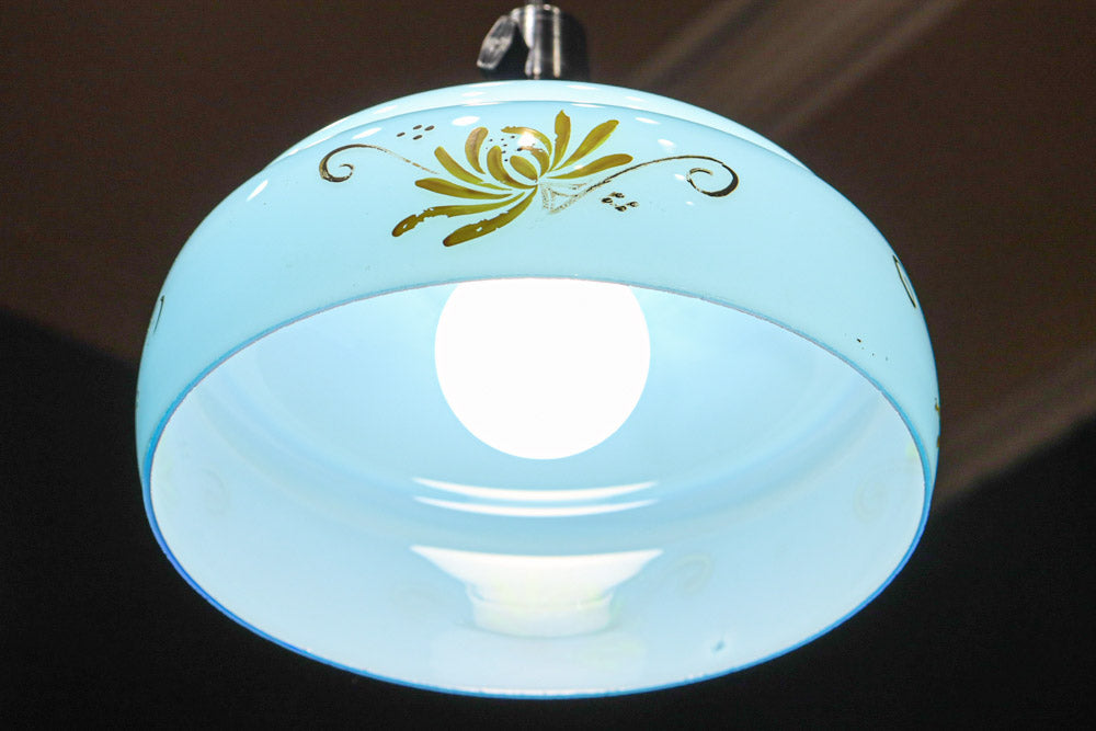 黄色の花模様が幻想的に浮かぶブルーガラスの電笠　DC8760