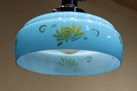 黄色の花模様が幻想的に浮かぶブルーガラスの電笠　DC8760