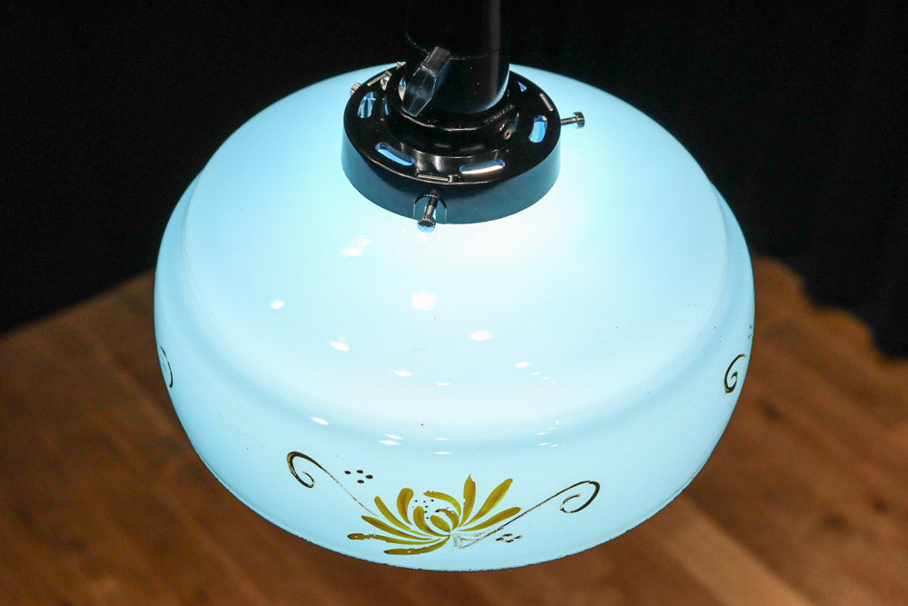 黄色の花模様が幻想的に浮かぶブルーガラスの電笠　DC8760