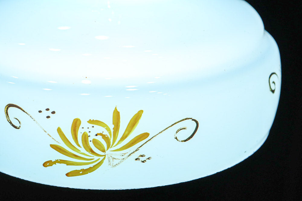 黄色の花模様が幻想的に浮かぶブルーガラスの電笠　DC8760