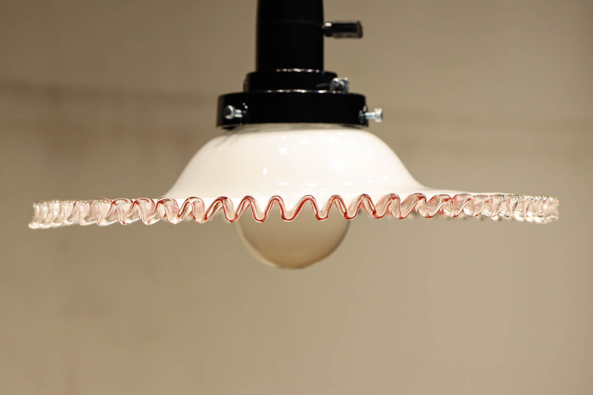 珍品‼下から見上げると赤の縁取りがモダンに輝く素敵な電笠　DC8761