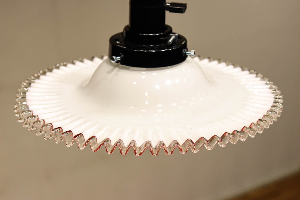 珍品‼下から見上げると赤の縁取りがモダンに輝く素敵な電笠　DC8761