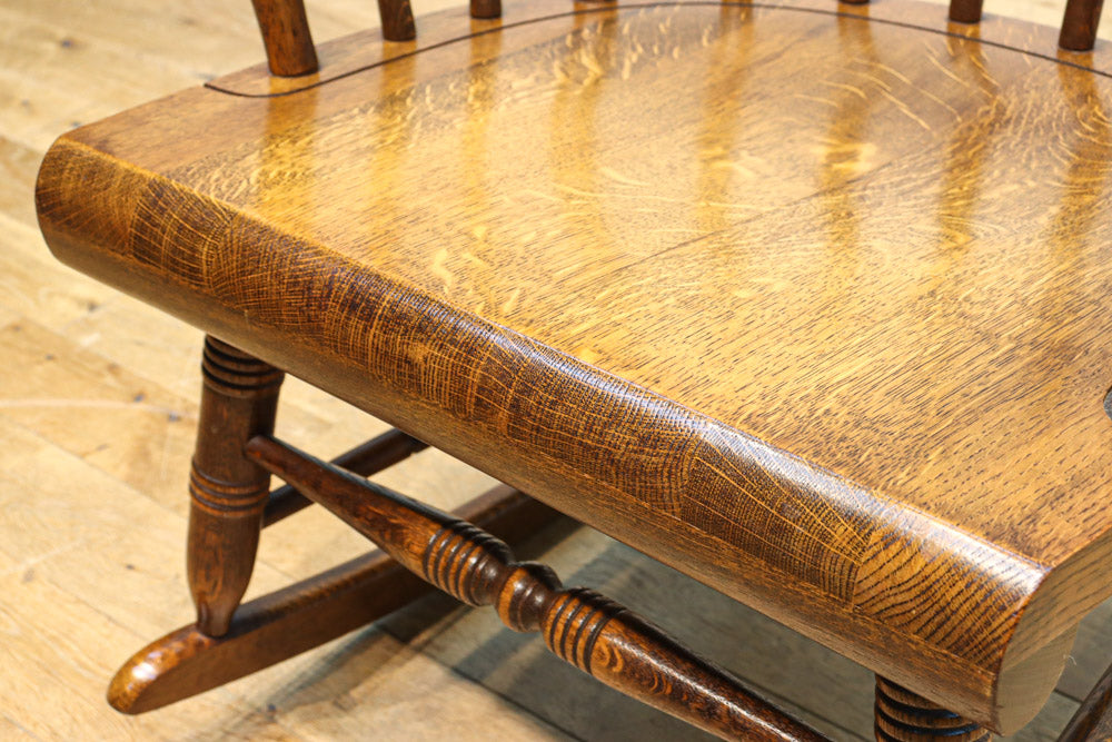 艶味を増した美しい色彩の風格漂うロッキングチェア　DC8765