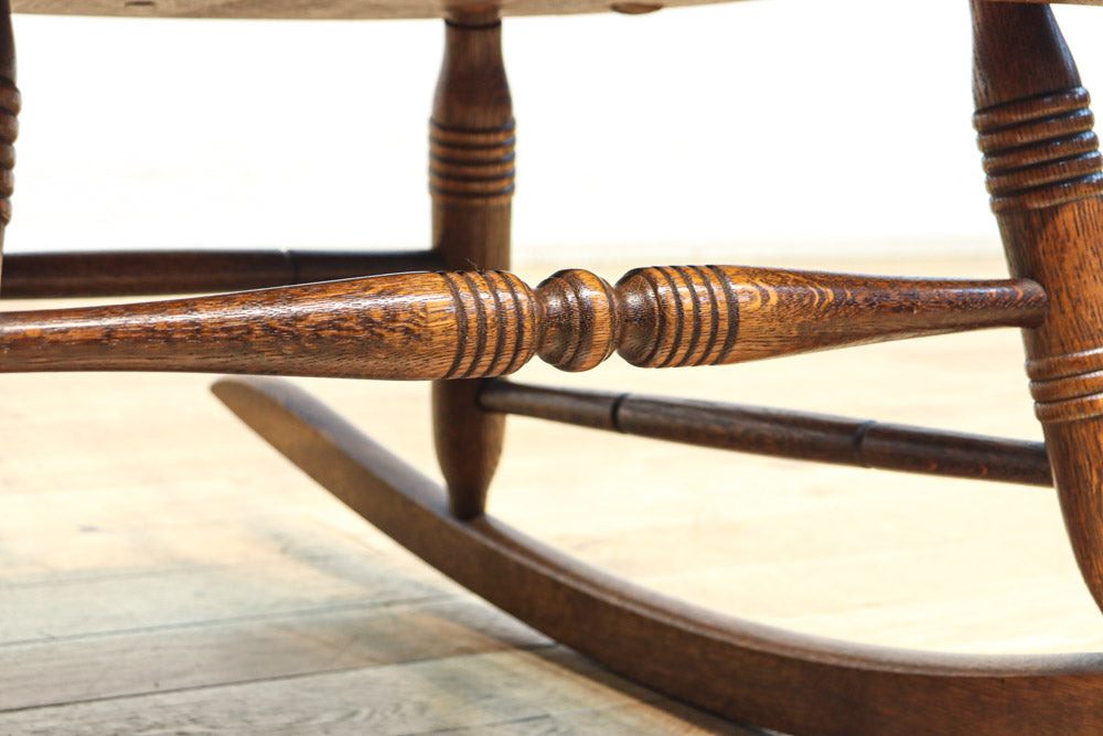 艶味を増した美しい色彩の風格漂うロッキングチェア　DC8765