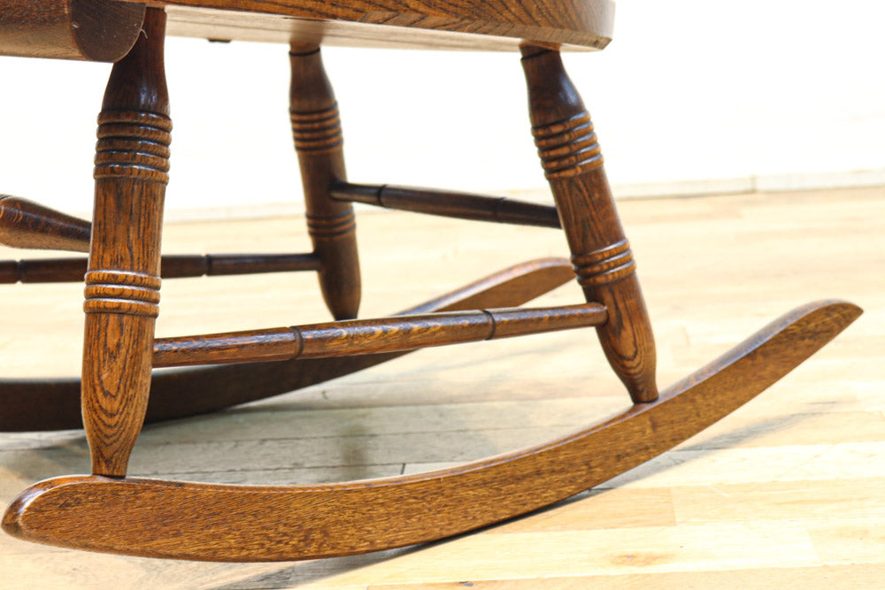 艶味を増した美しい色彩の風格漂うロッキングチェア　DC8765