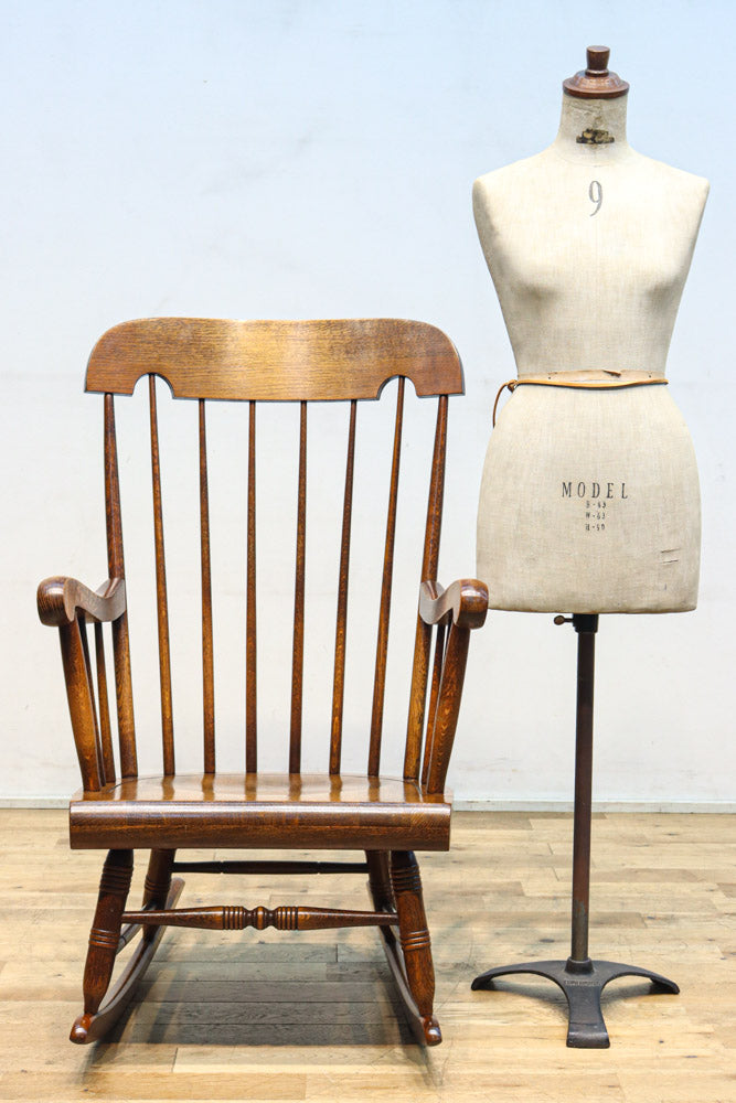 艶味を増した美しい色彩の風格漂うロッキングチェア　DC8765