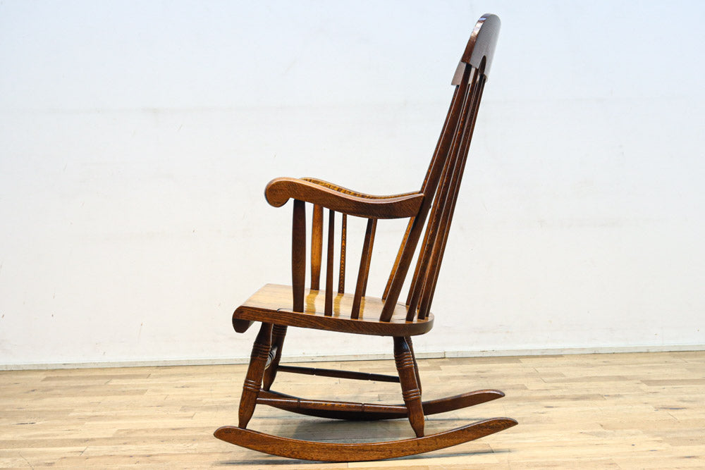 艶味を増した美しい色彩の風格漂うロッキングチェア　DC8765