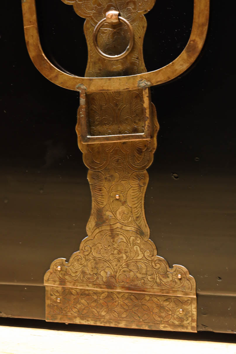 黒漆と繊細な模様入り装飾金具で風情ある挟み箱　DC8766