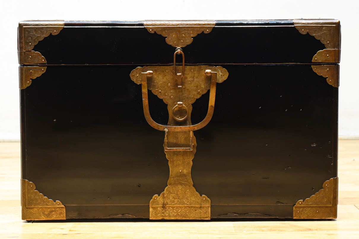 黒漆と繊細な模様入り装飾金具で風情ある挟み箱　DC8766