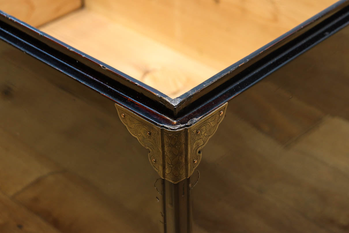 黒漆と繊細な模様入り装飾金具で風情ある挟み箱　DC8766