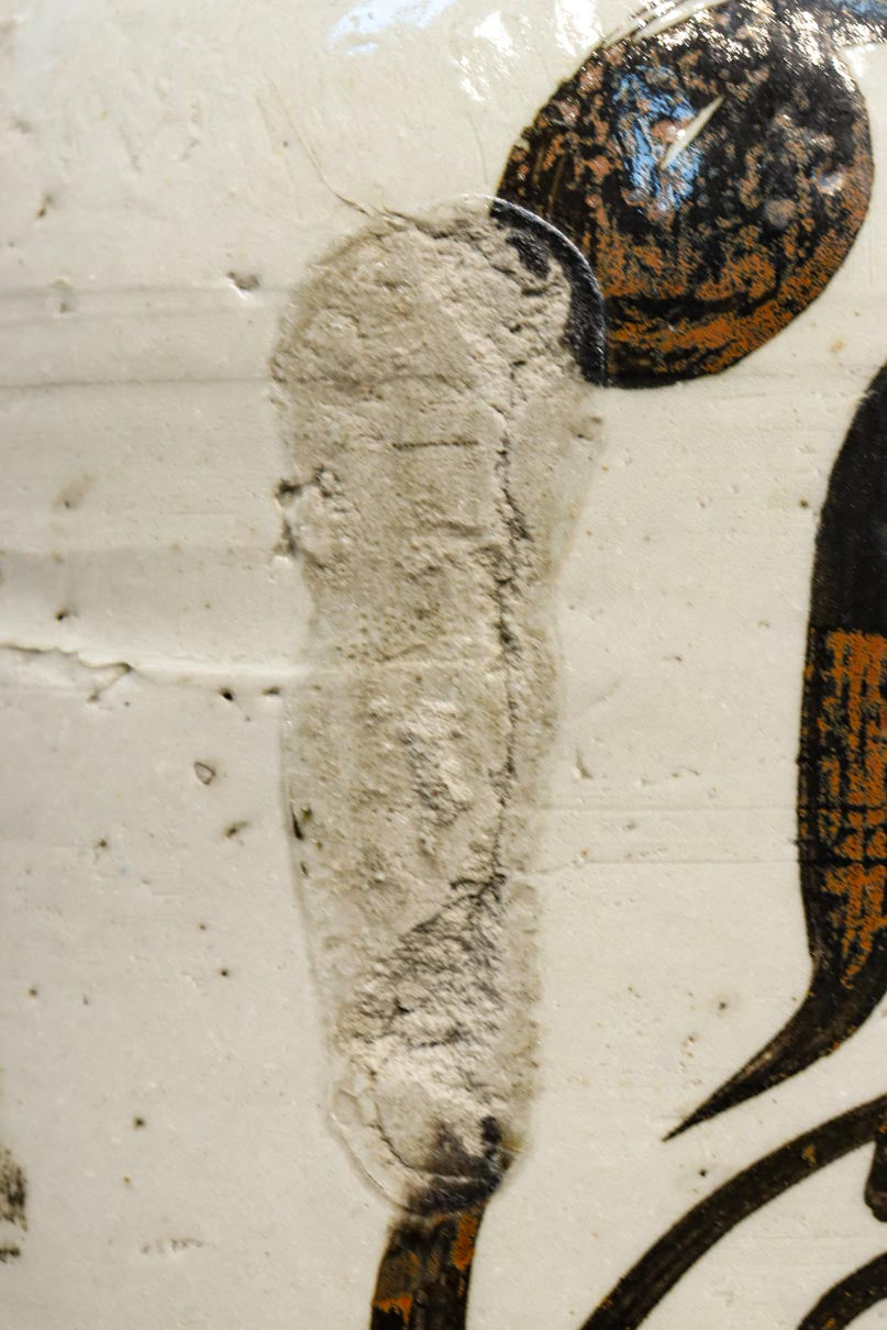 側面下に注ぎ口のあるどっしりと風格ある酒徳利　DC8787