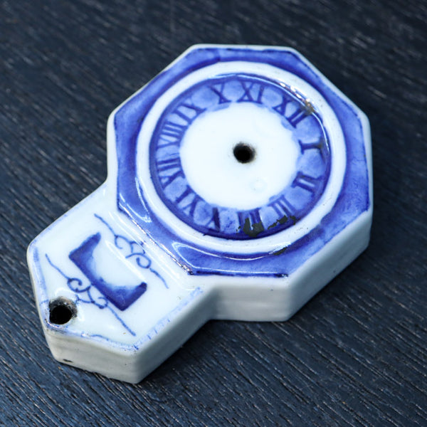 鮮やかな藍色が映える柱時計型の水滴(すいてき) DC8796 – 古福庵