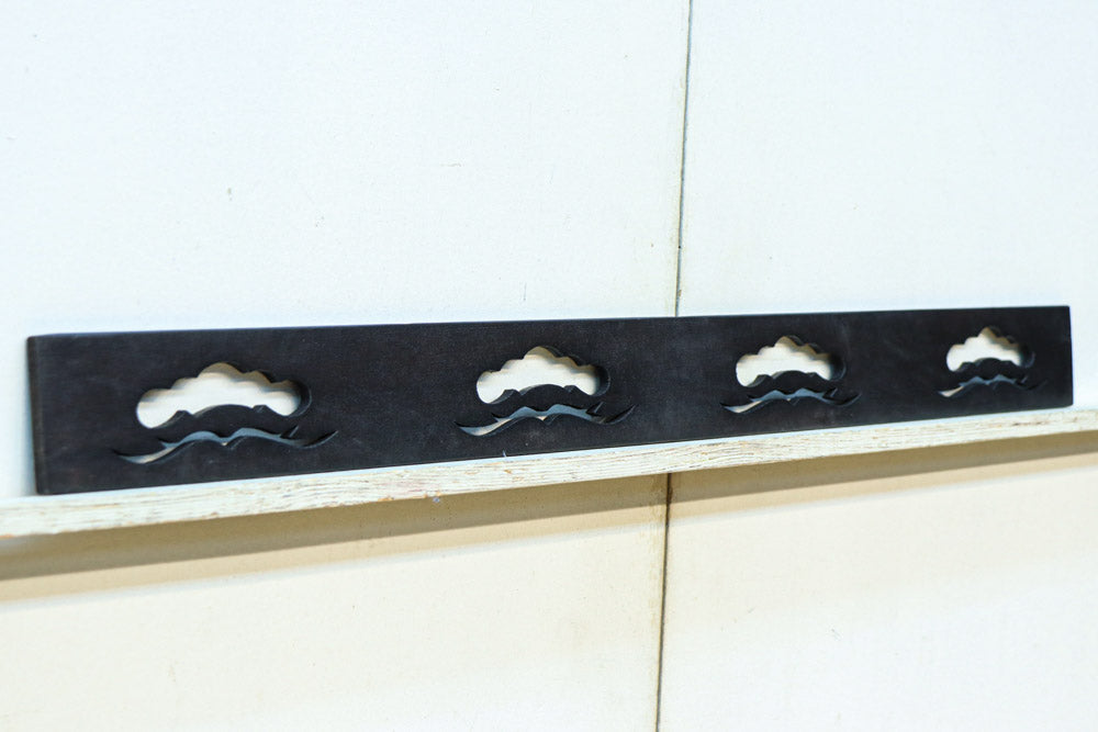 縁起の良い松の葉の図柄が並ぶ小型透かし板　DC8805　在庫4枚