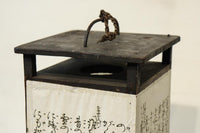 崩し文字で文章を書いた和紙付き角型行灯(あんどん)　DC8810