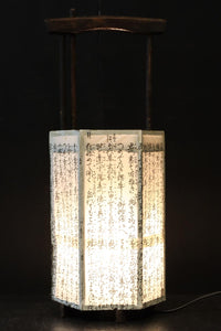 崩し文字で文章を書いた和紙付き六角型行灯(あんどん)  DC8811