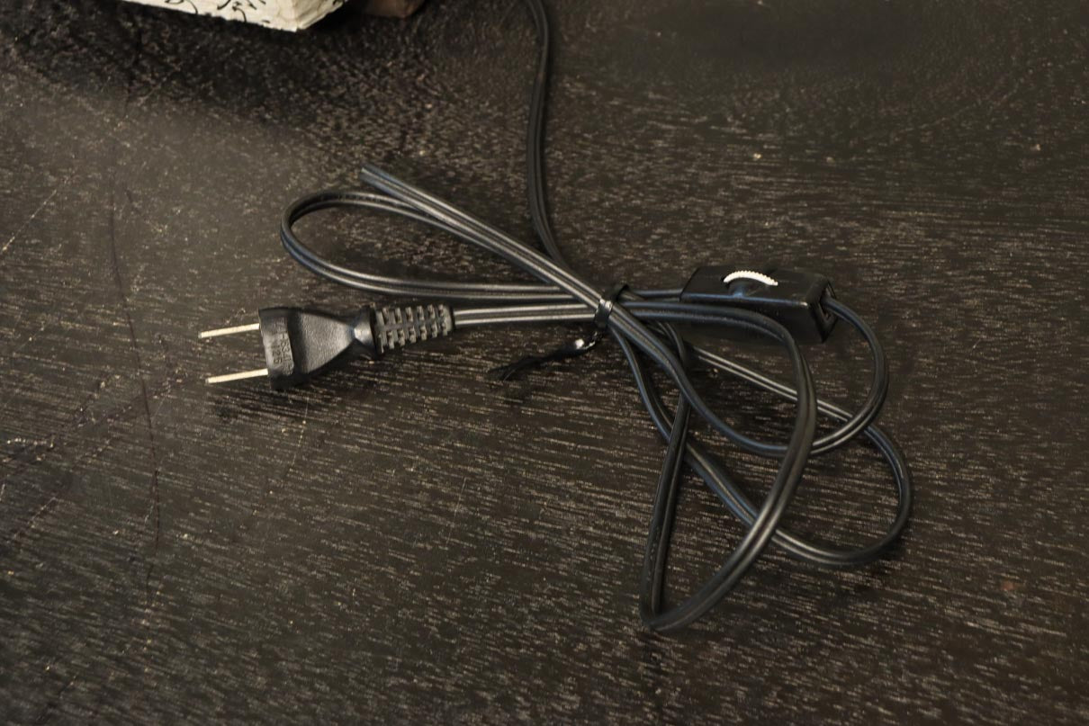 崩し文字で文章を書いた和紙付き六角型行灯(あんどん)  DC8811