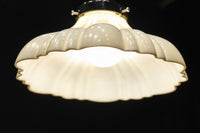 下から見上げると花の形にみえるプレスガラス電笠　DC8814