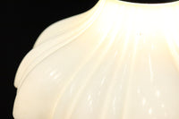 下から見上げると花の形にみえるプレスガラス電笠　DC8814