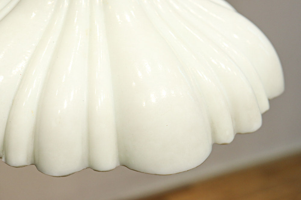 下から見上げると花の形にみえるプレスガラス電笠　DC8814