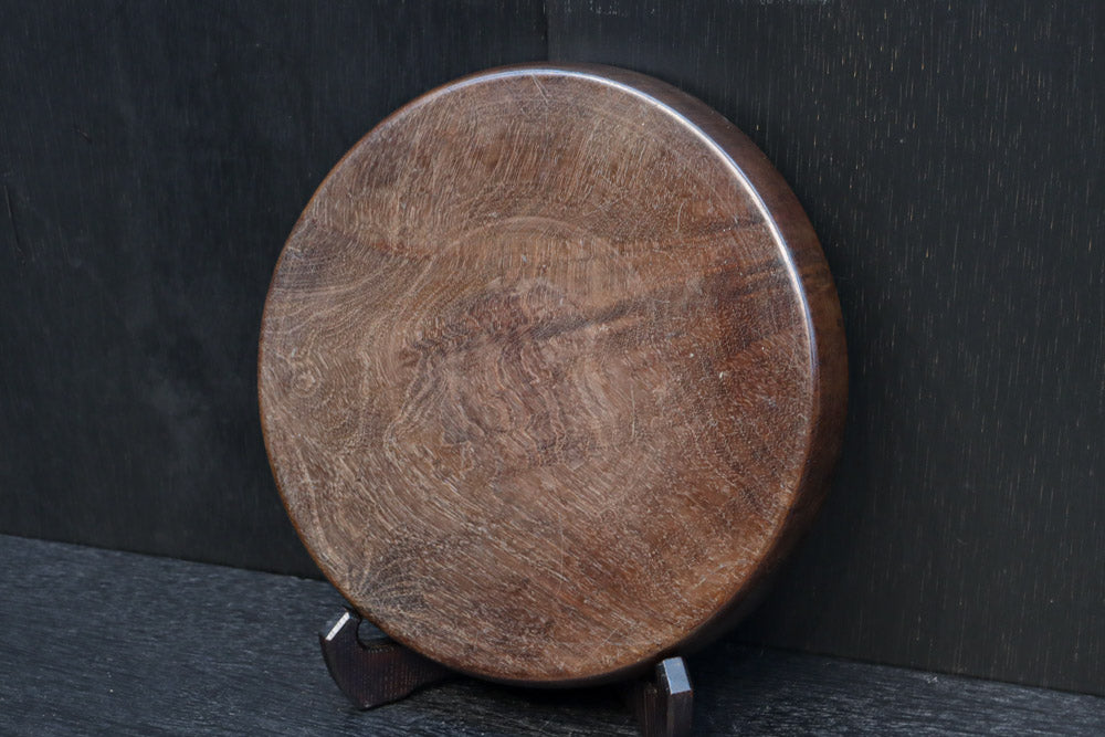 繊細な杢目模様で格調ある面持ちの丸盆　DC8831