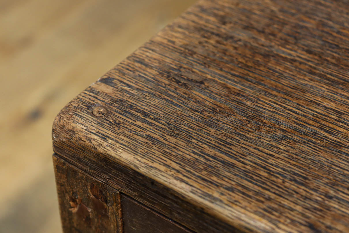 柔らかな風合いの懐かしい味のある角スツール　DC8835abcd　在庫(a:1 b:1 c:1 d:1)脚