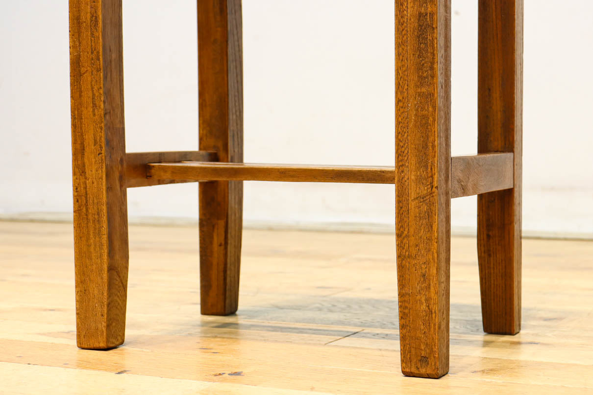 柔らかな風合いの懐かしい味のある角スツール　DC8835abcd　在庫(a:1 b:1 c:1 d:1)脚