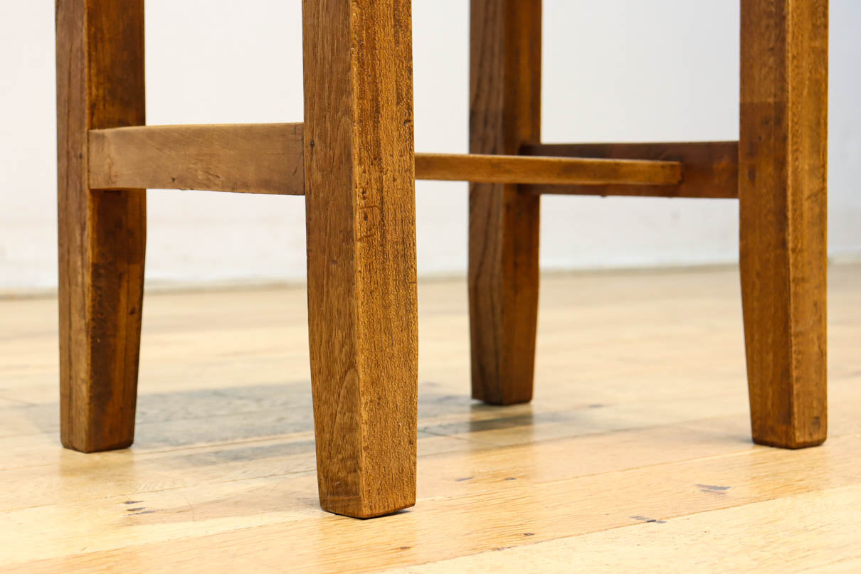 柔らかな風合いの懐かしい味のある角スツール　DC8835abcd　在庫(a:1 b:1 c:1 d:1)脚