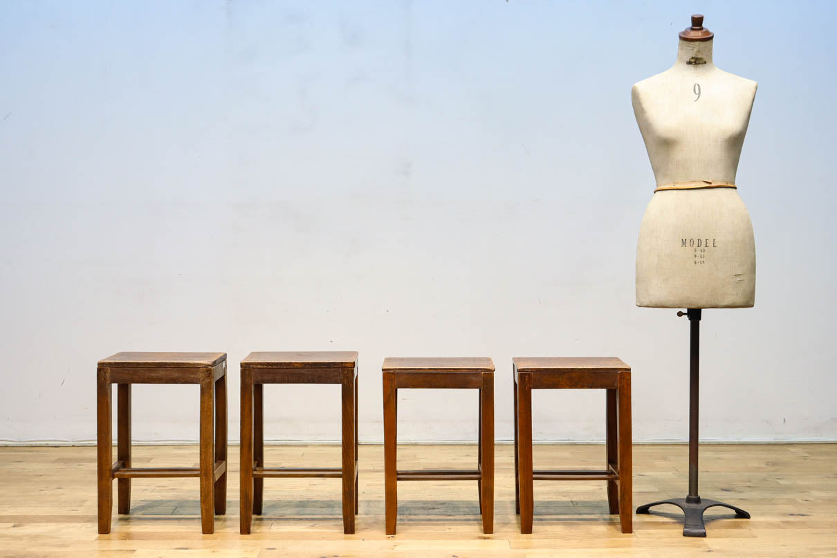 柔らかな風合いの懐かしい味のある角スツール　DC8835abcd　在庫(a:1 b:1 c:1 d:1)脚