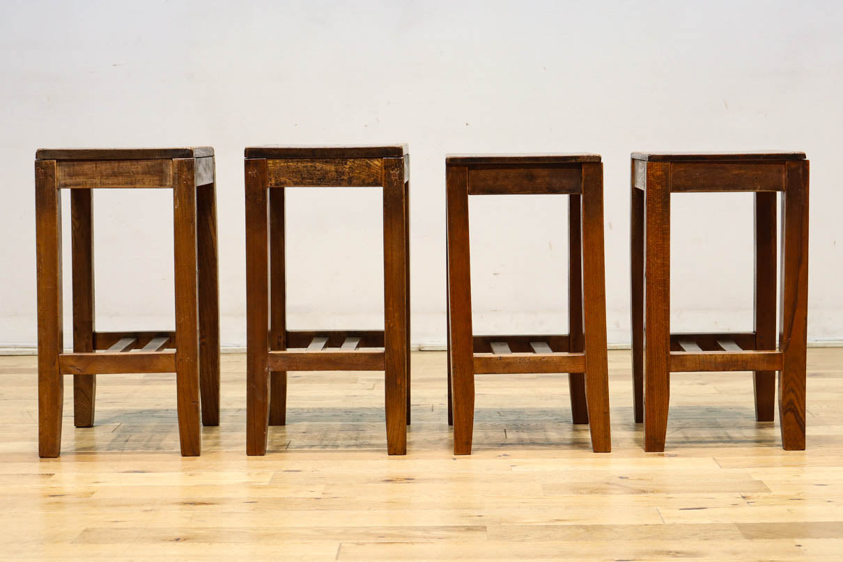 柔らかな風合いの懐かしい味のある角スツール　DC8835abcd　在庫(a:1 b:1 c:1 d:1)脚