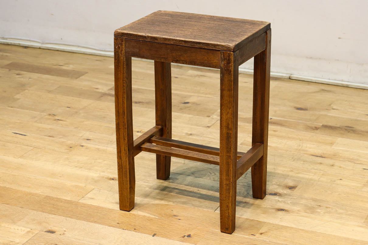 柔らかな風合いの懐かしい味のある角スツール　DC8835abcd　在庫(a:1 b:1 c:1 d:1)脚