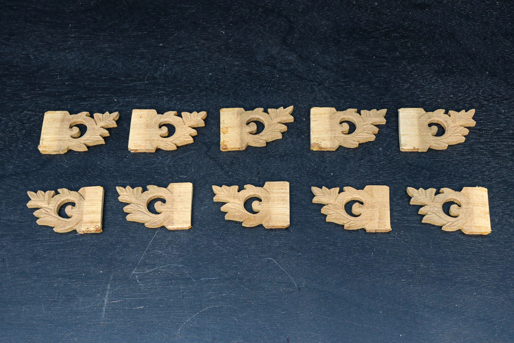 Set of 5 small carved ornaments DC8841ab