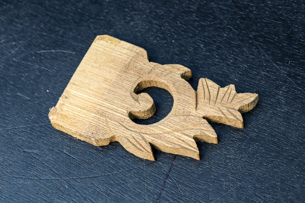 Set of 5 small carved ornaments DC8841ab