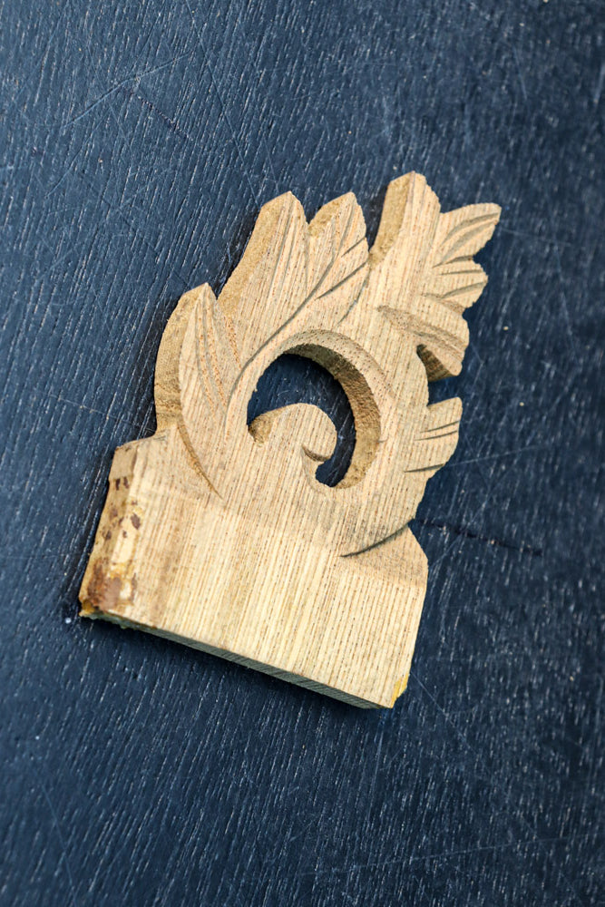 Set of 5 small carved ornaments DC8841ab