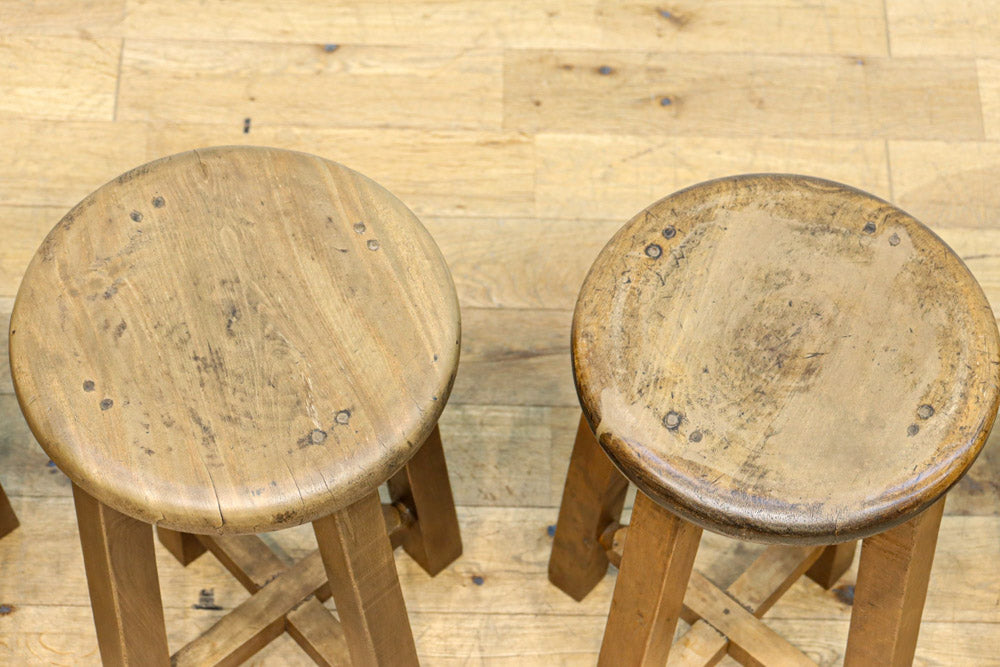 座面の杢目に時代の味わい溢れるスツール　DC8843a-e　在庫(a:1 b:1 c:1 d:1 e:1)脚