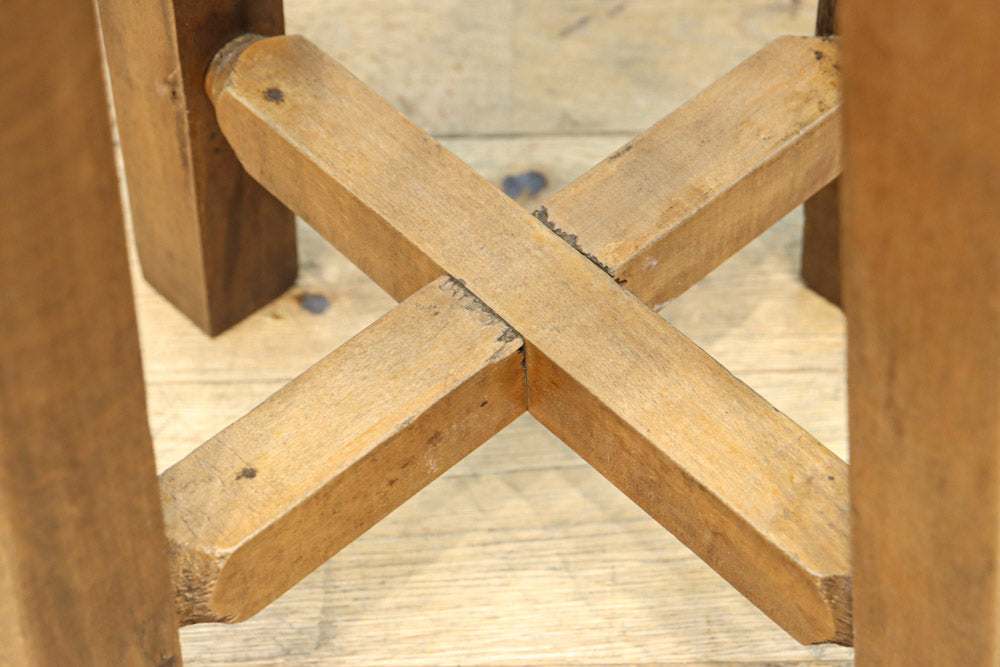 座面の杢目に時代の味わい溢れるスツール　DC8843a-e　在庫(a:1 b:1 c:1 d:1 e:1)脚