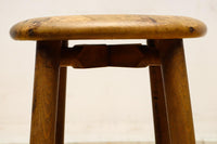 安定感のある造りで風合い豊かな温かみのあるスツール　DC8844