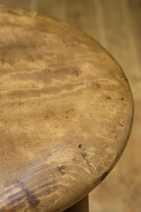 安定感のある造りで風合い豊かな温かみのあるスツール　DC8844